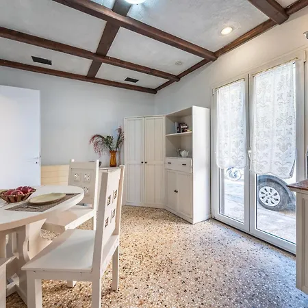 Marianthi-kaizer Bridge * Achílleion