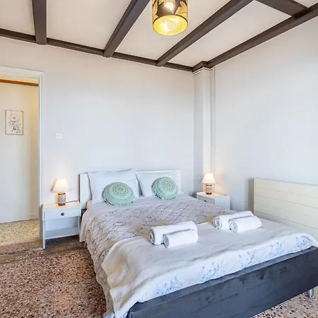 Marianthi-kaizer Bridge Achílleion
